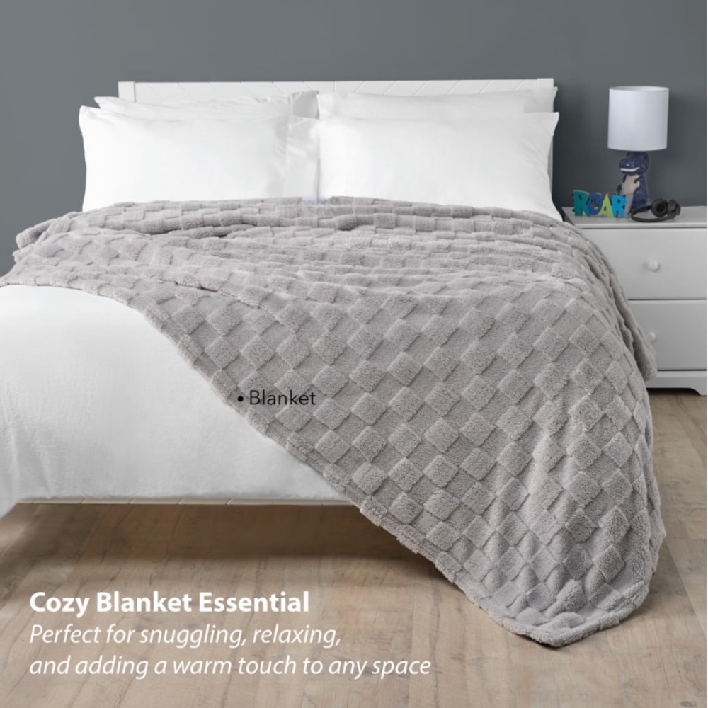 NWT- Luxurious Super Soft- Gray Embossed Checkerboard Oversized Blanket 76x86 - Picture 6 of 17